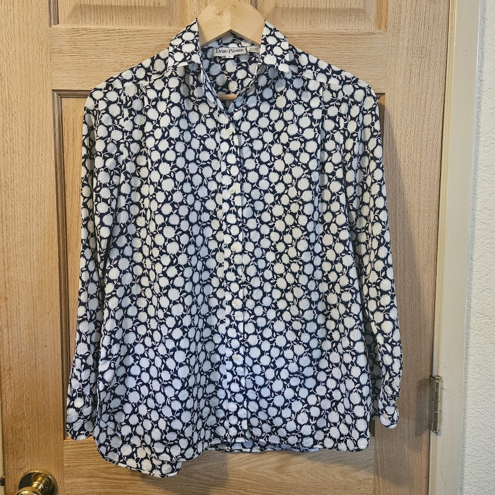 Size 6 Evan Picone Women's Navy and White Patterned Shirt